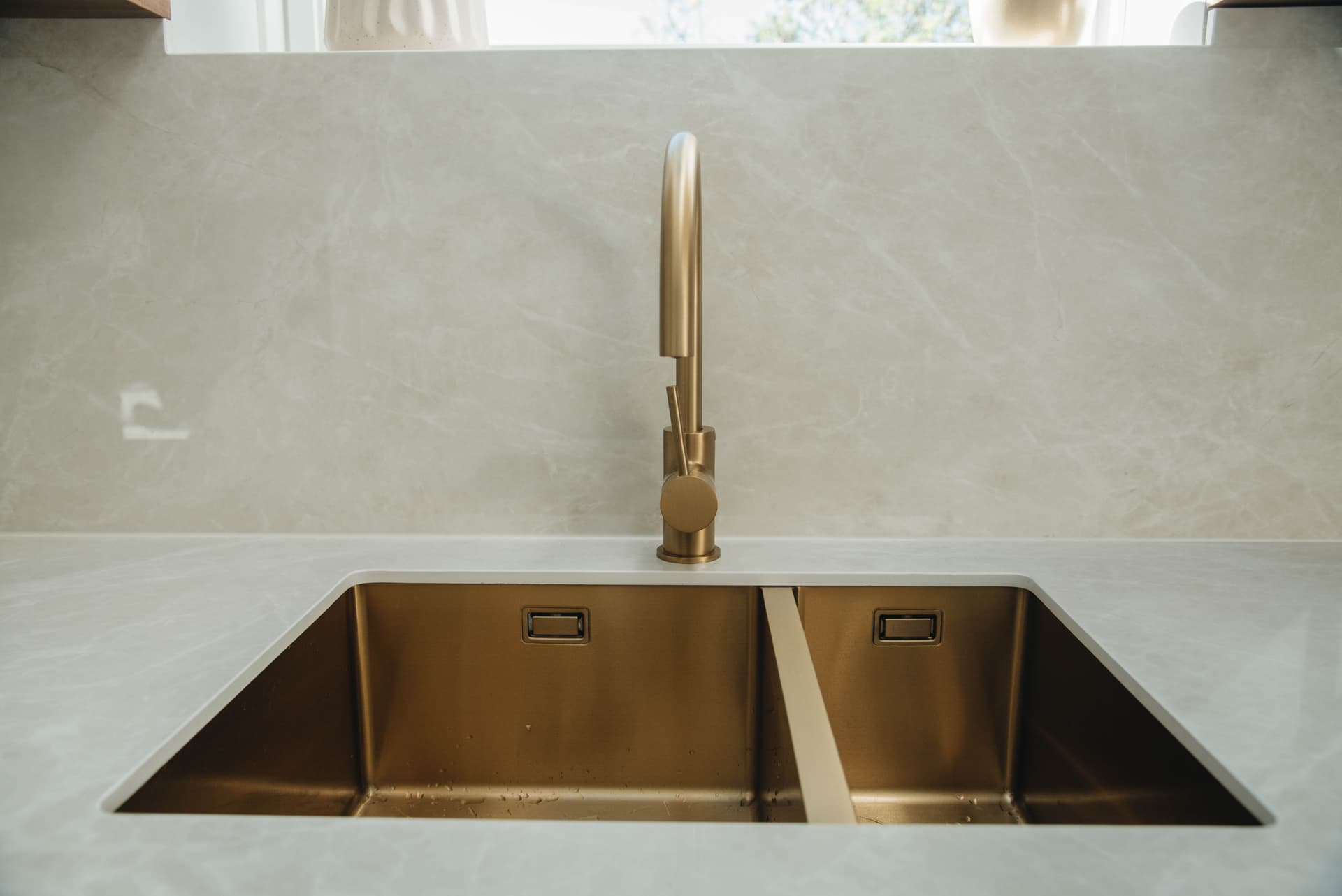 Kuhinjske ploče keramike velikog formata: Savršen spoj estetike i izdržljivosti