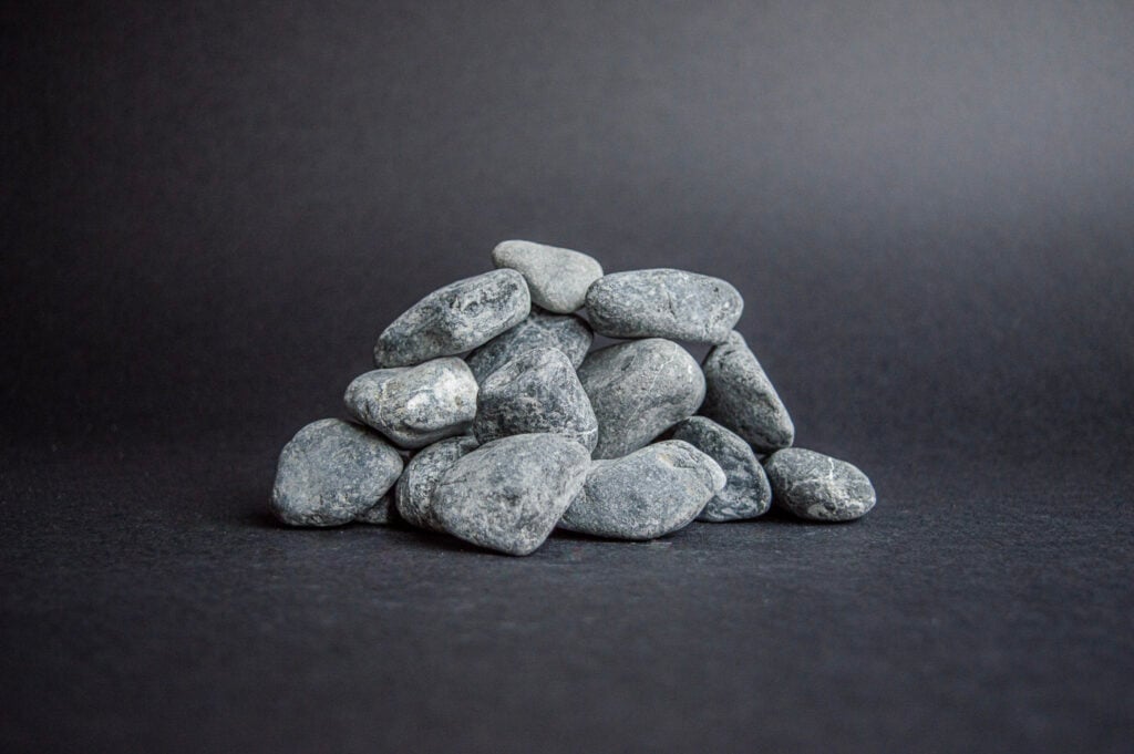 Crni prirodni oblutak