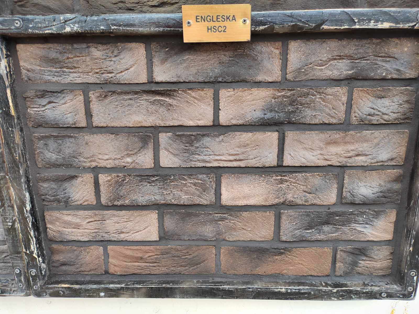 Dekorativne betonske ciglice na zidu